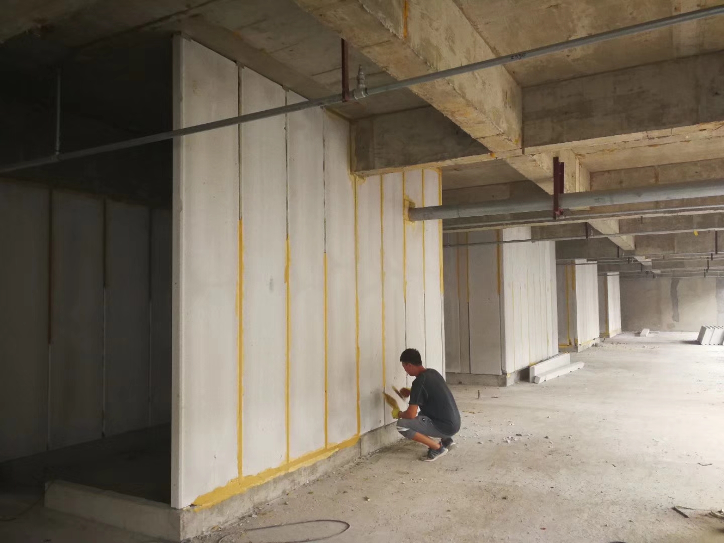 天津无机发泡轻骨料混凝土隔墙板施工技术性能研究